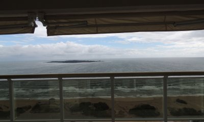 DEPARTAMENTO EN VENTA. FRENTE AL MAR. MANSA. PLANTA ESPECIAL. ESQUINERO.