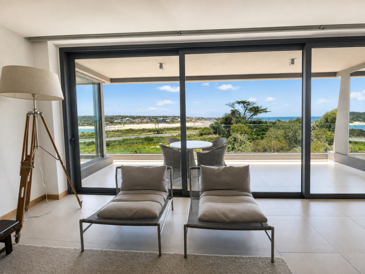 Tiburón Terrazas Barra. Sobre Playa Brava. Punta del Este.