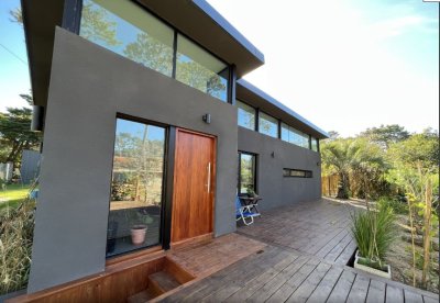 casa en venta, lugano, 3 dormitorios + dependencia, punta del este. - hho3532c