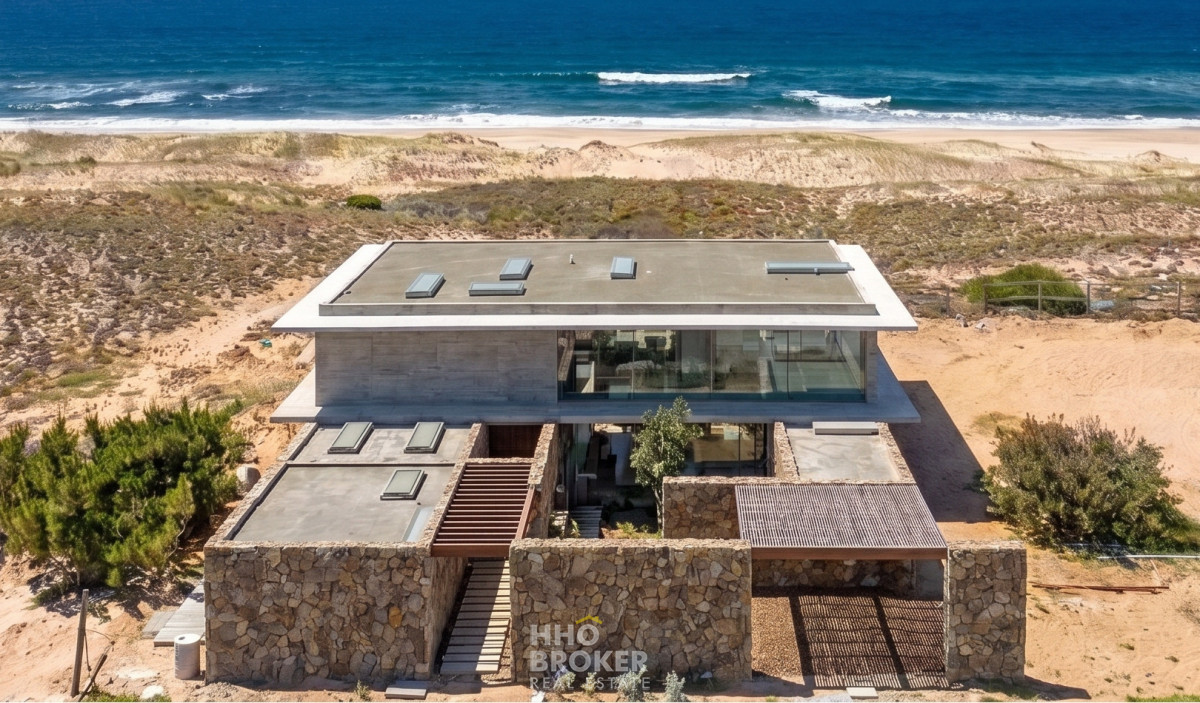 VENTA CASA FRENTE AL MAR SOBRE LA ARENA | 5 SUITES | MAR Y FUEGO, SAN VICENTE | PUNTA DEL ESTE  - HHO4900C