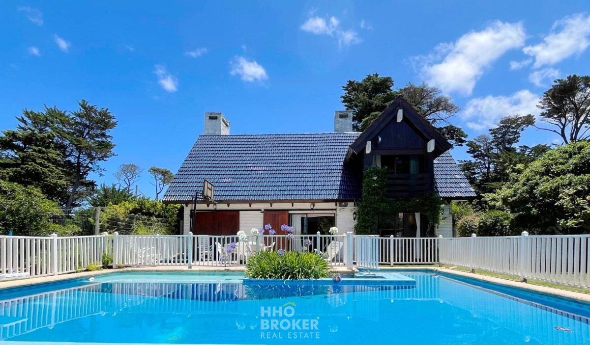 HERMOSA CASA EN ALQUILER A PASOS DEL MAR SAN RAFAEL- PUNTA DEL ESTE - HHO2047C