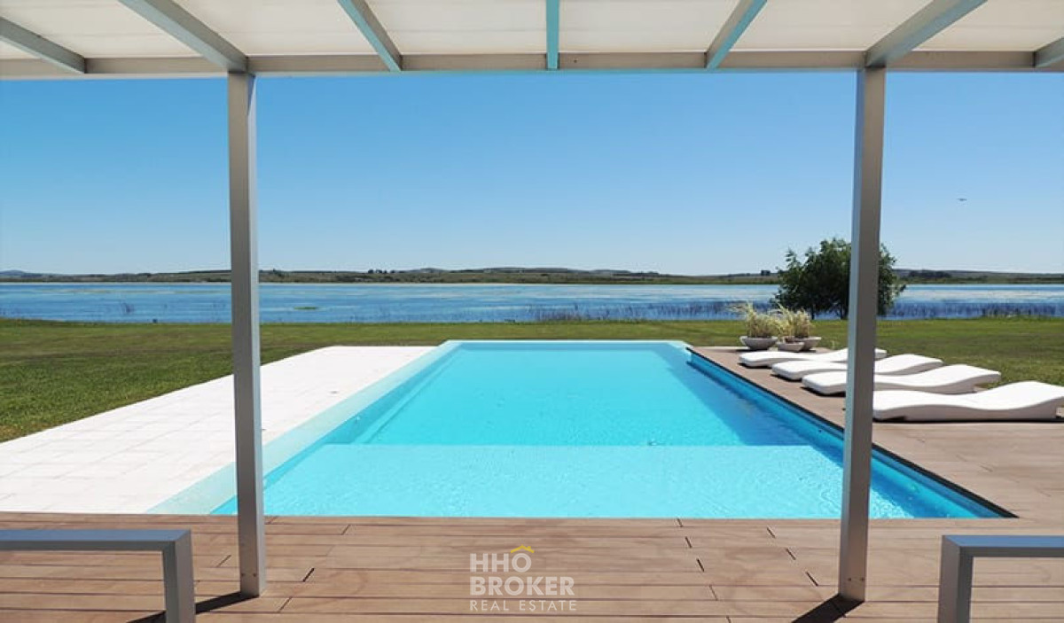 CASA EN VENTA. BARRIO PRIVADO. LAGUNA DE LOS CISNES  - HHO206C