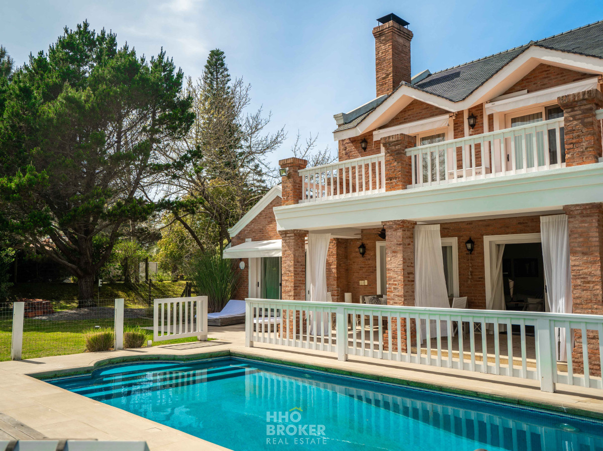 CASA EN ALQUILER. PLAYA MANSA. 5 DORMITORIOS. MUY CERCA DEL MAR. - HHO4063C