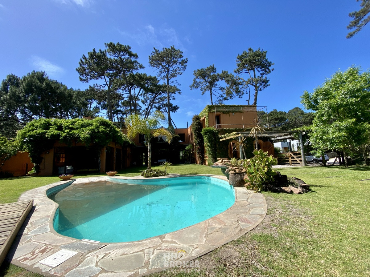 CASA A LA VENTA. BARRIO PRIVADO. PUNTA DEL ESTE. FINANCIA. TOMA PROPIEDAD COMO PARTE DE PAGO HASTA EL 50% DEL VALOR !!! - HHO2193C