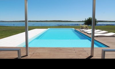 CASA EN VENTA. BARRIO PRIVADO. LAGUNA DE LOS CISNES