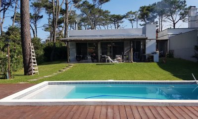 CASA EN VENTA DE 2 DORMITORIOS EN PLAYA BRAVA - A PASOS DEL MAR