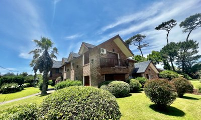 ESPECTACULAR RESIDENCIA A PASOS DEL MAR -  PLAYA MANSA PUNTA DEL ESTE