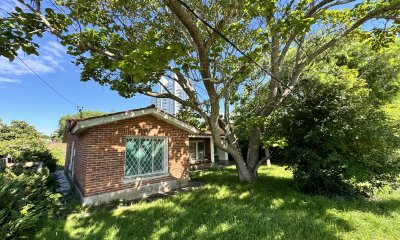 CASA A LA VENTA. PLAYA MANSA. MUY CERCA DEL MAR.