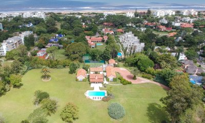 CASA A LA VENTA. PLAYA BRAVA. PUNTA DEL ESTE.