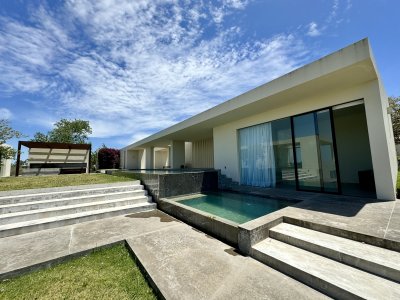 chacra a la venta. barrio privado. villalagos. - hho3380h