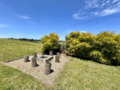 chacra a la venta. barrio privado. villalagos. - hho3380h