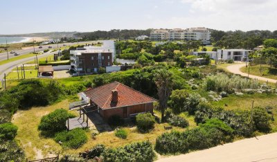 terreno esquina | primera lÍnea | habilitado altura | playa mansa punta del este - hho4007t