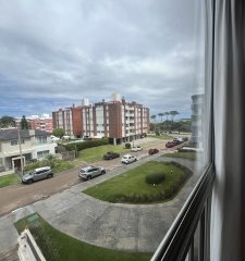 Apartamento en Venta y Alquiler Anual 2 dormitorios 2 baños Playa Mansa Punta del Este