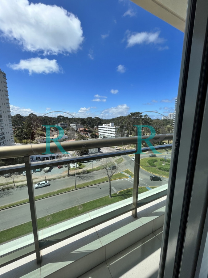 Apartamento ID.1548 - Alquiler Anual apto en excelente ubicación 
