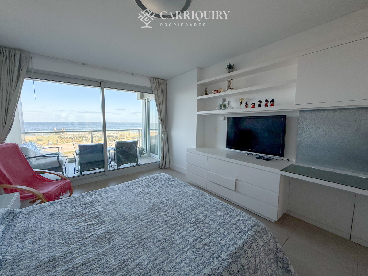 Apartamento ID.10142 - Luminoso y cómodo apartamento en primera linea Playa Brava 