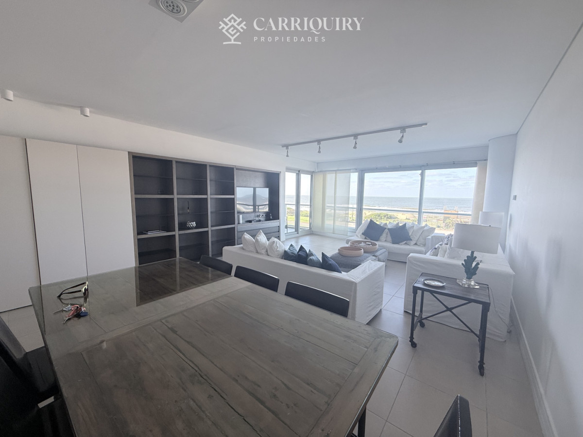 Apartamento ID.10142 - Luminoso y cómodo apartamento en primera linea Playa Brava 