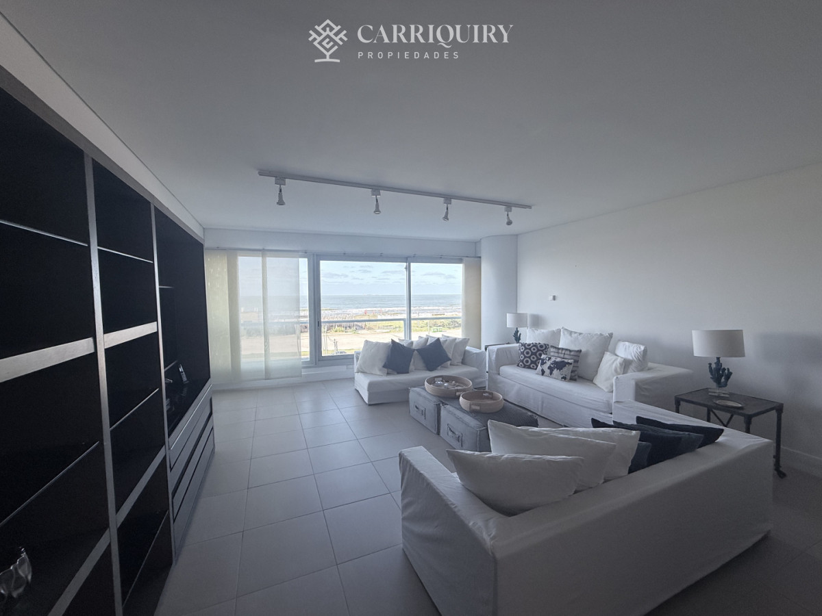 Apartamento ID.10142 - Luminoso y cómodo apartamento en primera linea Playa Brava 