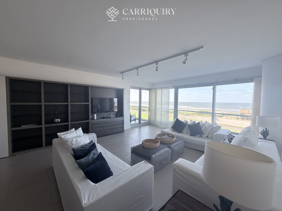 Apartamento ID.10142 - Luminoso y cómodo apartamento en primera linea Playa Brava 