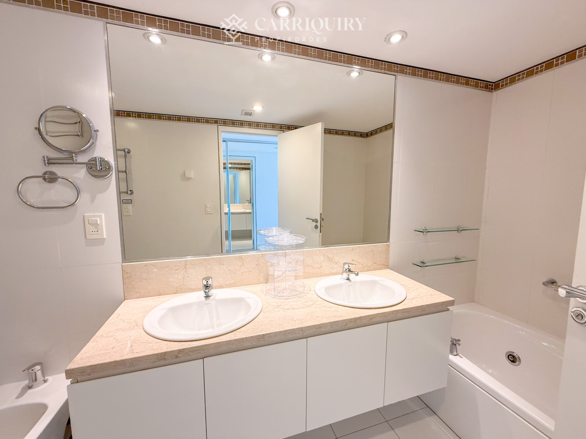 Apartamento ID.10142 - Luminoso y cómodo apartamento en primera linea Playa Brava 