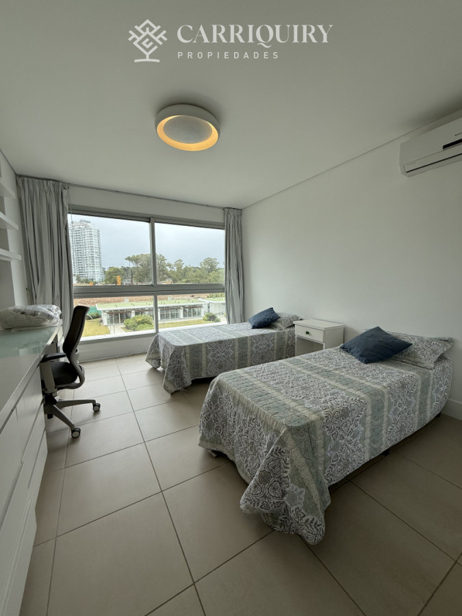 Apartamento ID.10142 - Luminoso y cómodo apartamento en primera linea Playa Brava 