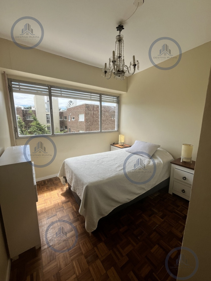 Apartamento ID.2473 - Apartamento de 2 Dormitorios sobre Playa Mansa, Punta del Este