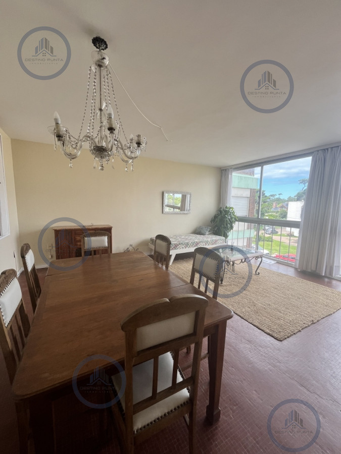 Apartamento ID.2473 - Apartamento de 2 Dormitorios sobre Playa Mansa, Punta del Este