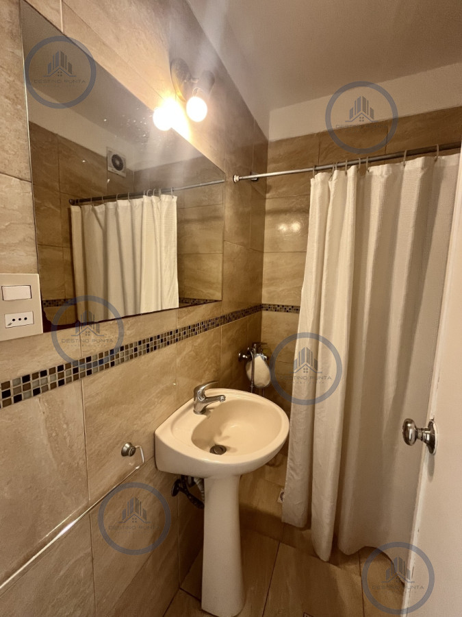 Apartamento ID.2473 - Apartamento de 2 Dormitorios sobre Playa Mansa, Punta del Este