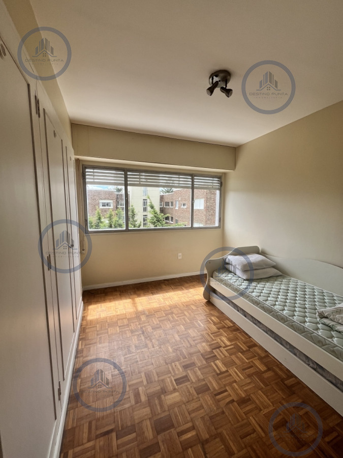 Apartamento ID.2473 - Apartamento de 2 Dormitorios sobre Playa Mansa, Punta del Este