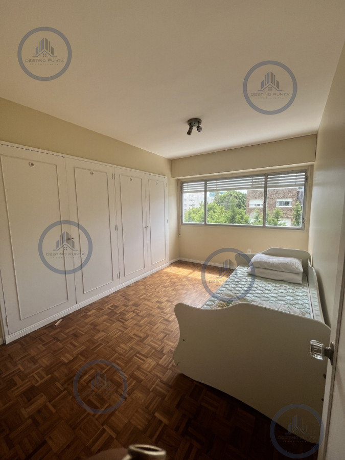 Apartamento ID.2473 - Apartamento de 2 Dormitorios sobre Playa Mansa, Punta del Este