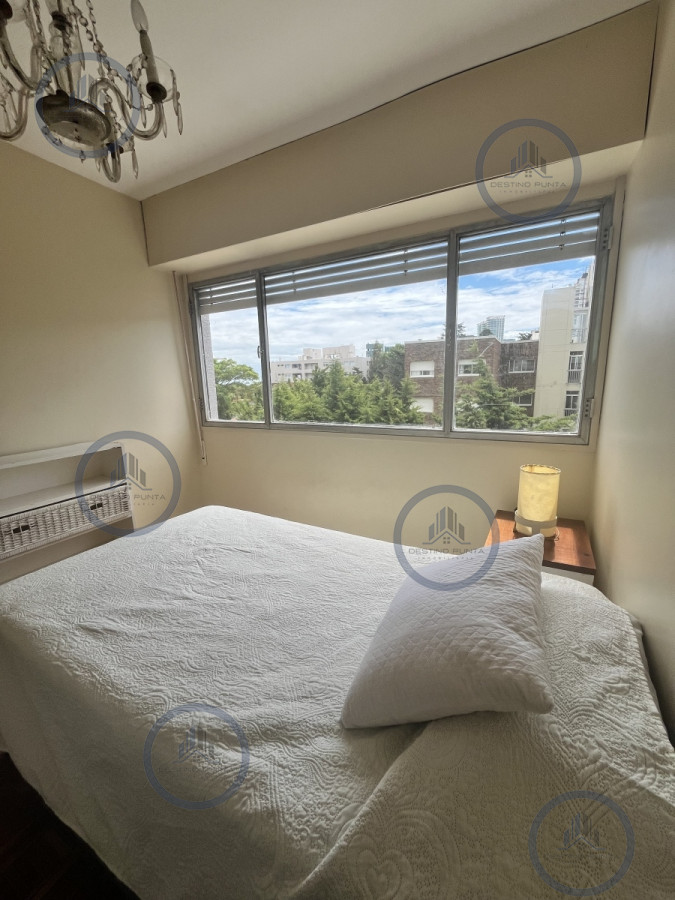Apartamento ID.2473 - Apartamento de 2 Dormitorios sobre Playa Mansa, Punta del Este