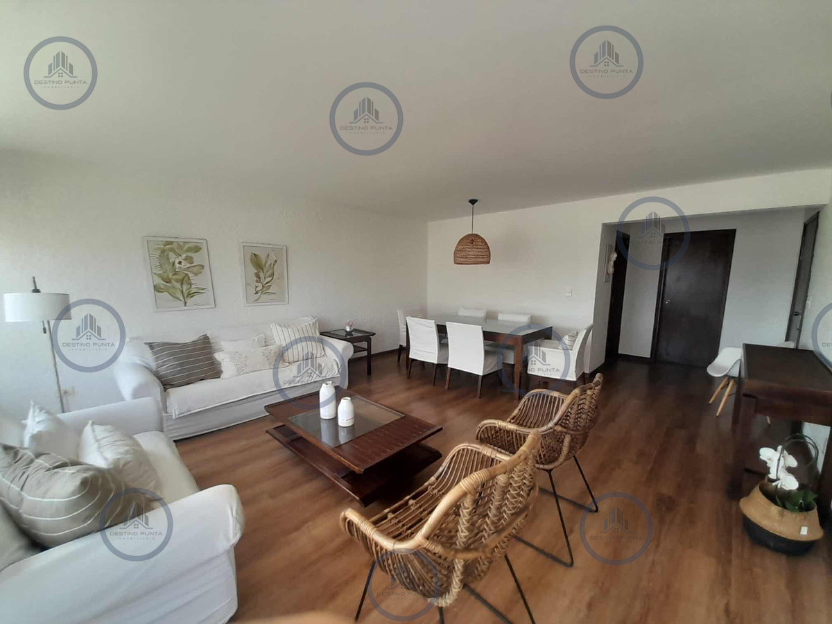 Apartamento de 3 Dormitorios a pasos de Playa Brava, en Venta. Punta del Este — fotografía 1