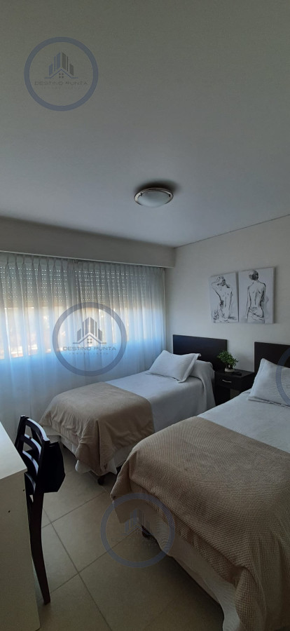 Excelente Apartamento de 2 Dormitorios con Vista al Mar, Playa Mansa — fotografía 4