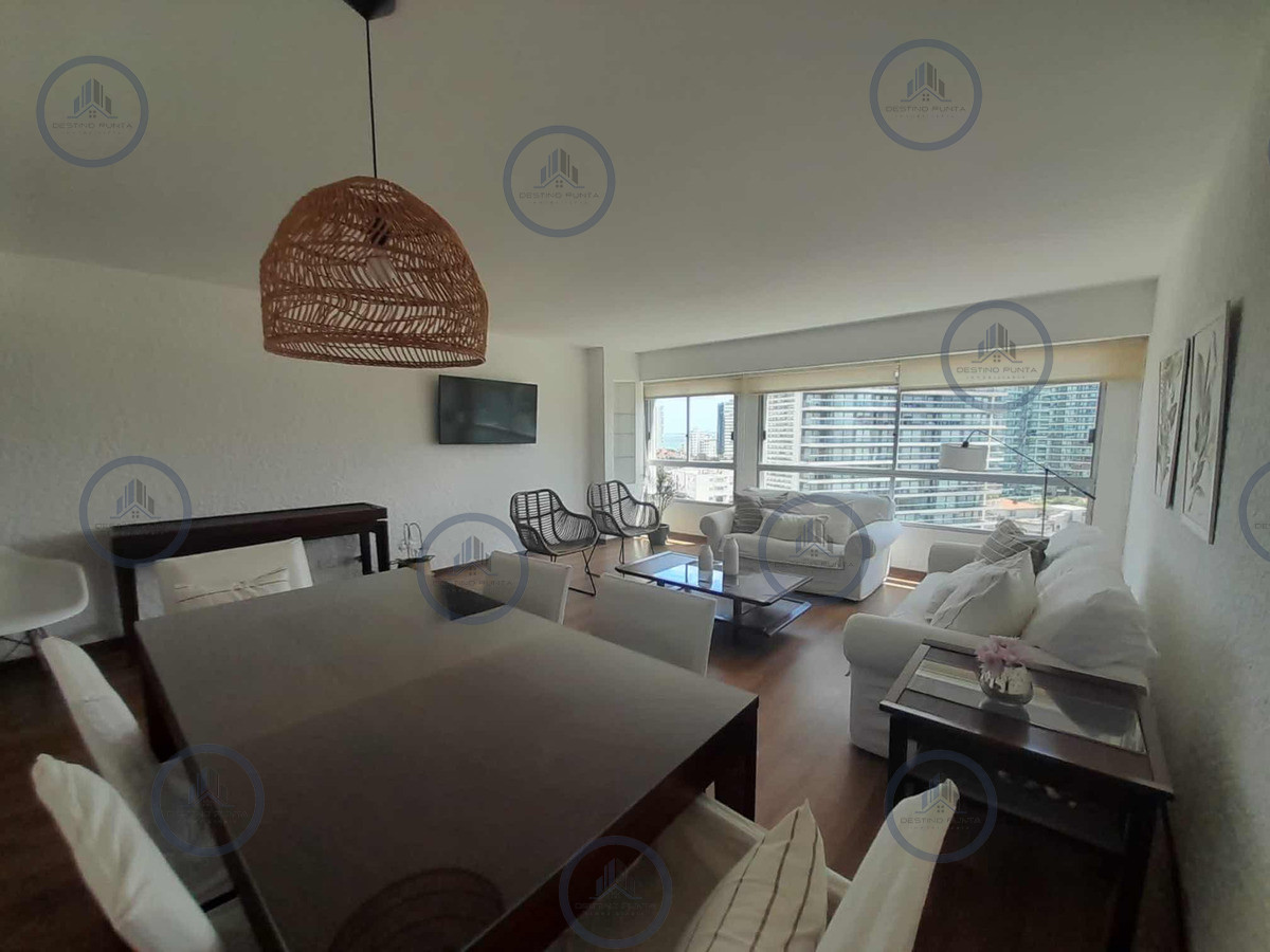 Apartamento de 3 Dormitorios a pasos de Playa Brava, en Venta. Punta del Este — fotografía 3