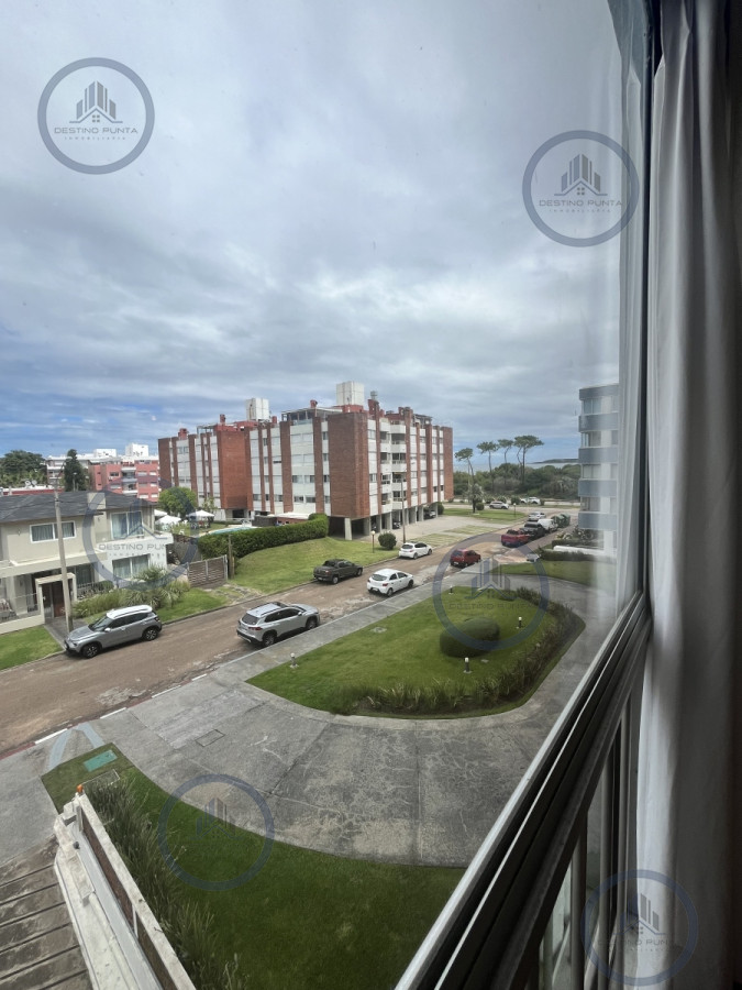 Apartamento ID.2473 - Apartamento de 2 Dormitorios sobre Playa Mansa, Punta del Este