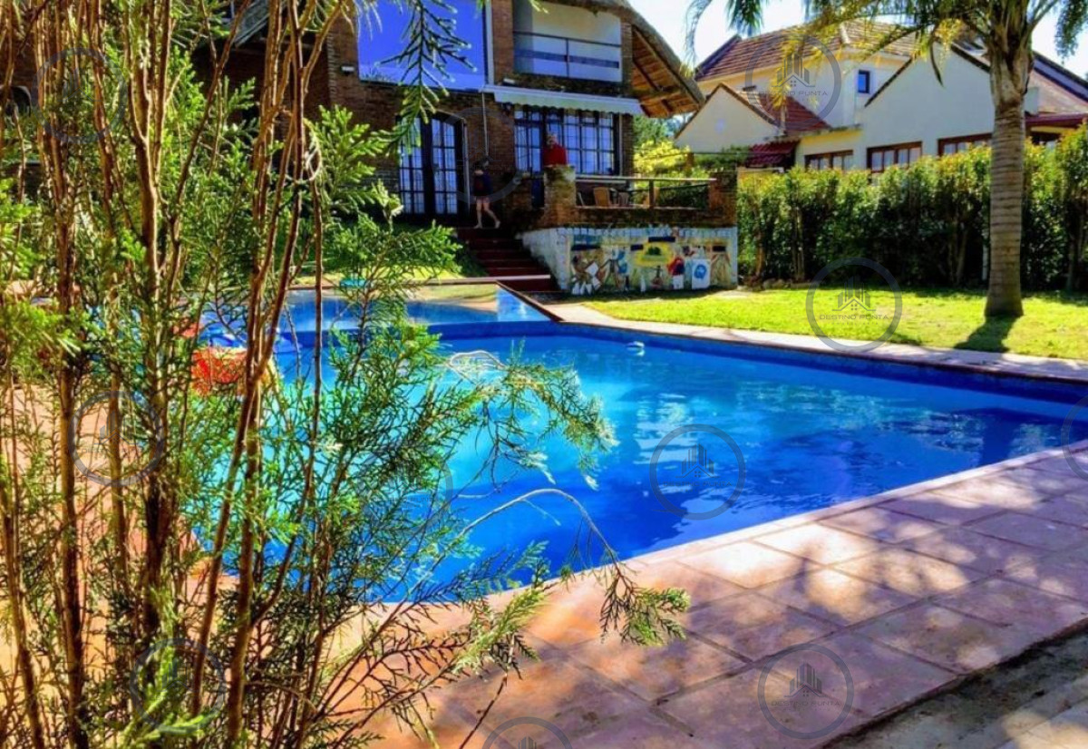 Casa ID.2635 - Completo quincho de 4 dormitorios, Pinares 