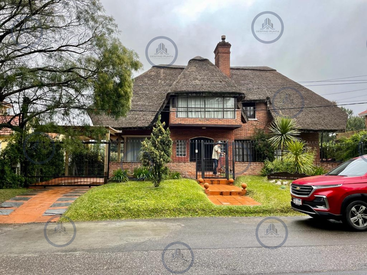 Casa ID.2635 - Completo quincho de 4 dormitorios, Pinares 