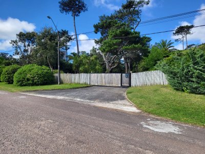 Casa de 3 dormitorios a 200mts del mar alquiler anual y venta