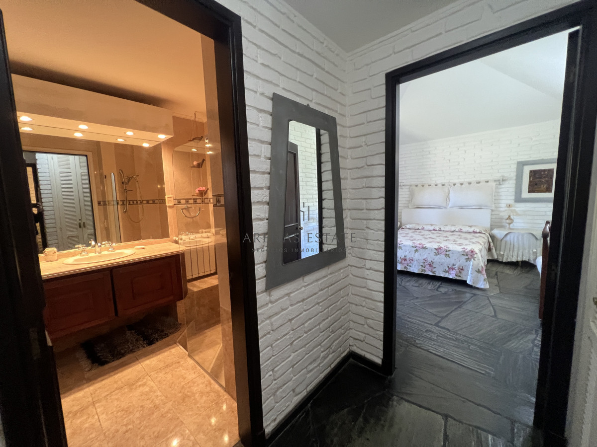 Casa ID.2993 - Casa en venta en Jardines de Cordoba , Punta del Este 