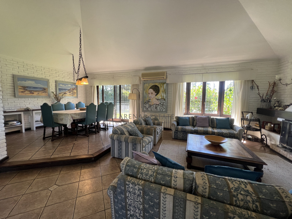 Casa ID.2993 - Casa en venta en Jardines de Cordoba , Punta del Este 