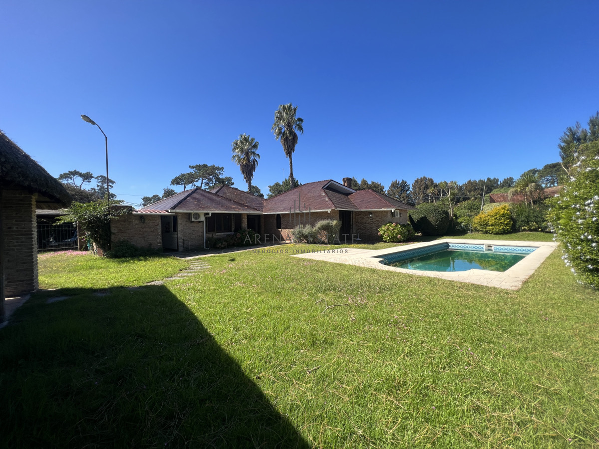 Casa ID.2993 - Casa en venta en Jardines de Cordoba , Punta del Este 