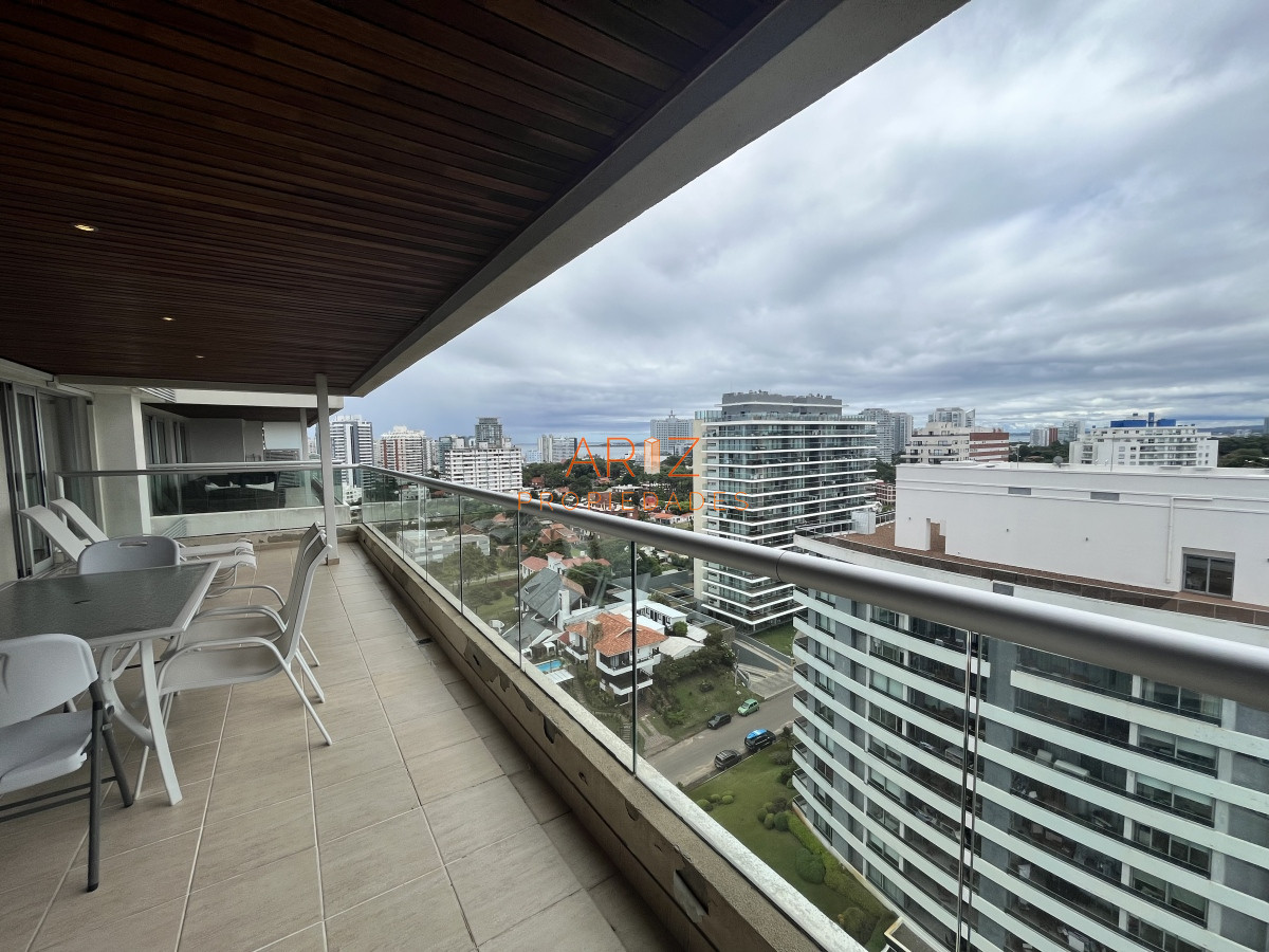 Apartamento ID.1755 - Brava! Excelente ubicación y servicios. DE CATEGORIA 2 DORMITORIOS Y MEDIO 2 BAÑOS LINDA TERRAZA PUNTA DEL ESTE