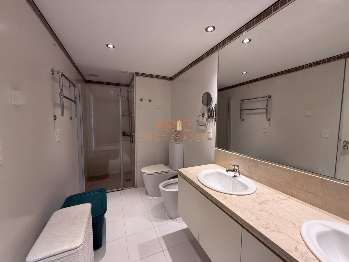 Apartamento ID.2458 - VENTA PRIMERA LINEA BRAVA 2 DORMITORIOS + DEPENDENCIA PUNTA DEL ESTE