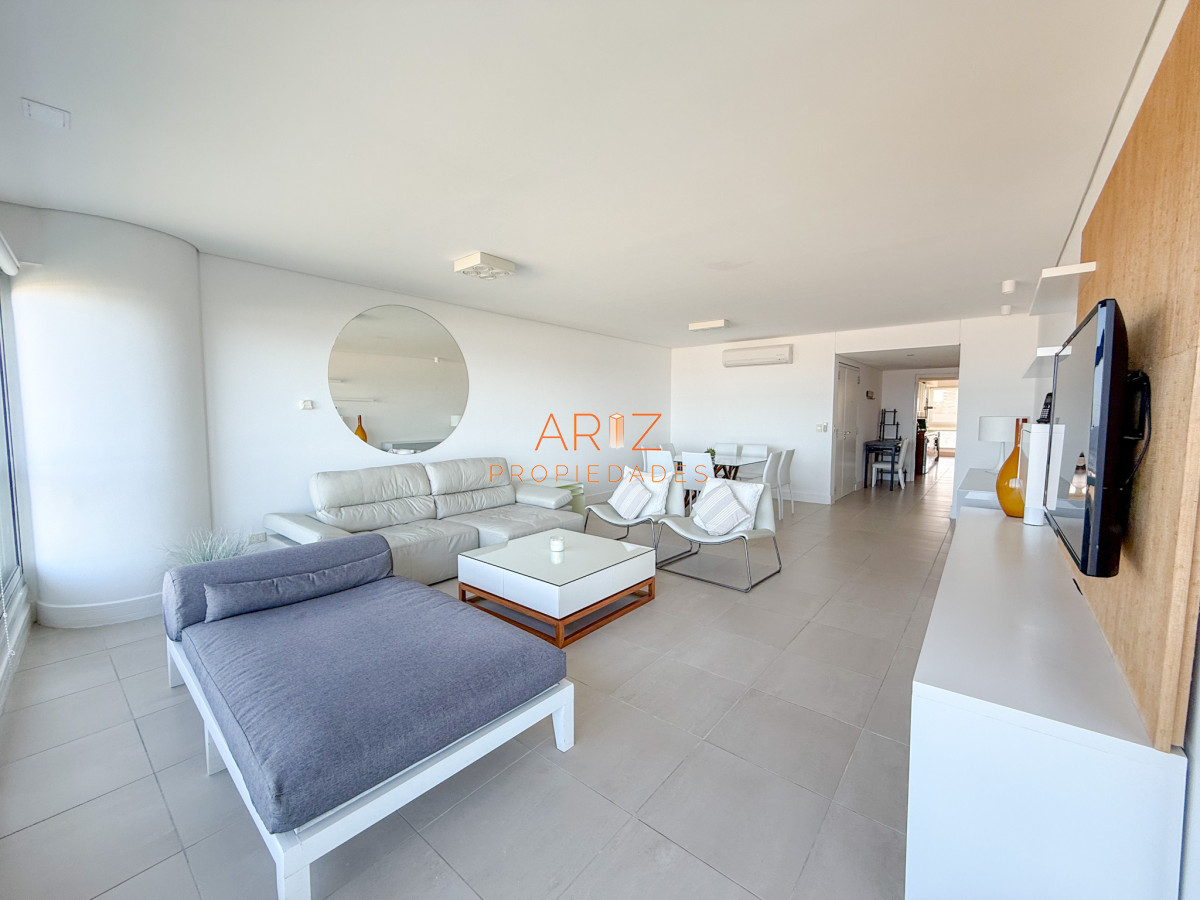Apartamento ID.2458 - VENTA PRIMERA LINEA BRAVA 2 DORMITORIOS + DEPENDENCIA PUNTA DEL ESTE