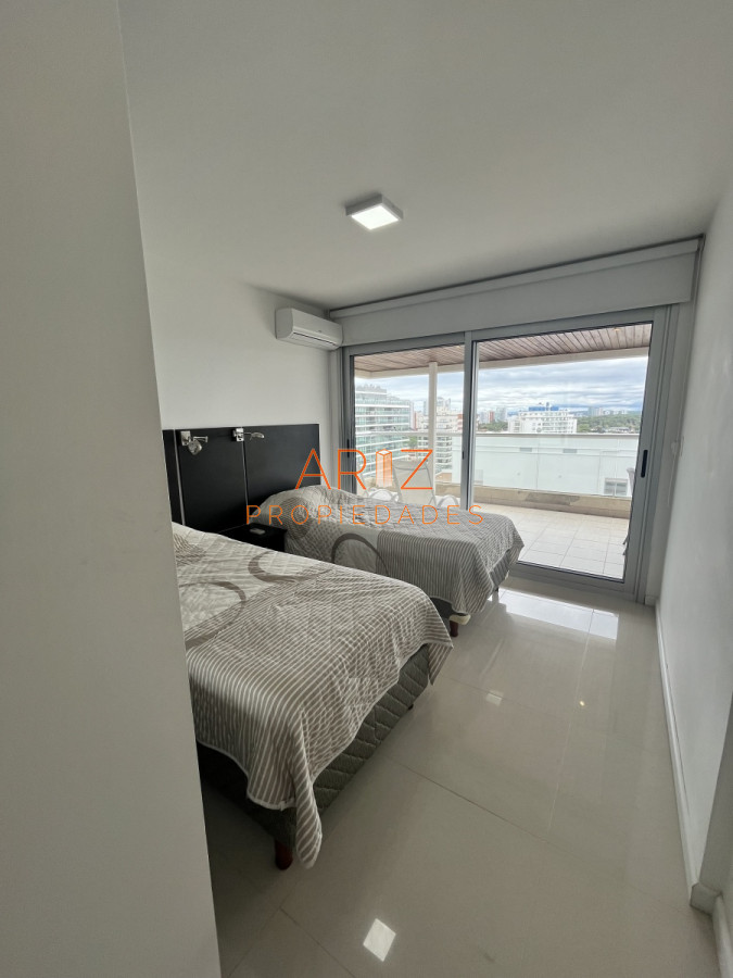 Apartamento ID.1755 - Brava! Excelente ubicación y servicios. DE CATEGORIA 2 DORMITORIOS Y MEDIO 2 BAÑOS LINDA TERRAZA PUNTA DEL ESTE