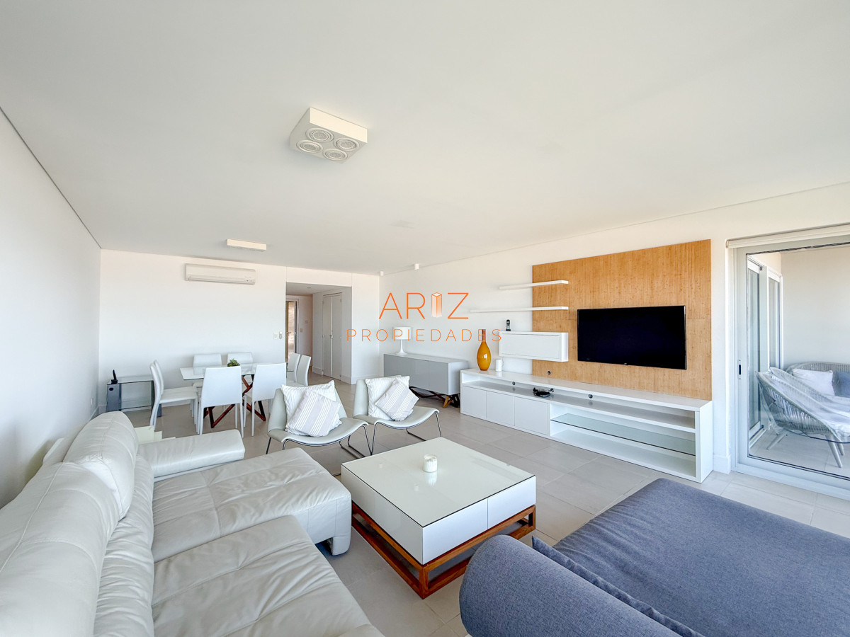 Apartamento ID.2458 - VENTA PRIMERA LINEA BRAVA 2 DORMITORIOS + DEPENDENCIA PUNTA DEL ESTE