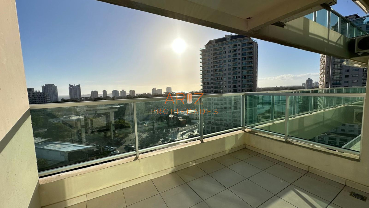 Apartamento ID.2491 - VENTA APARTAMENTO 1 DORMITORIO PUNTA DEL ESTE VISTA AL MAR