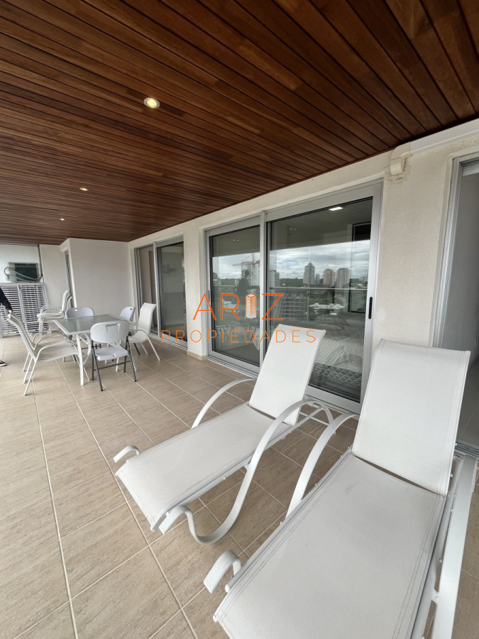 Apartamento ID.1755 - Brava! Excelente ubicación y servicios. DE CATEGORIA 2 DORMITORIOS Y MEDIO 2 BAÑOS LINDA TERRAZA PUNTA DEL ESTE