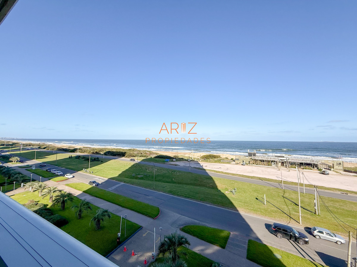 Apartamento ID.2458 - VENTA PRIMERA LINEA BRAVA 2 DORMITORIOS + DEPENDENCIA PUNTA DEL ESTE