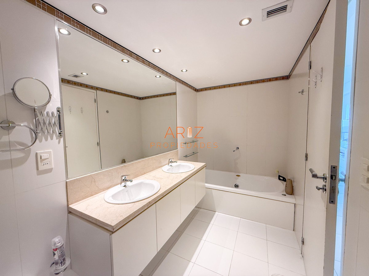 Apartamento ID.2458 - VENTA PRIMERA LINEA BRAVA 2 DORMITORIOS + DEPENDENCIA PUNTA DEL ESTE