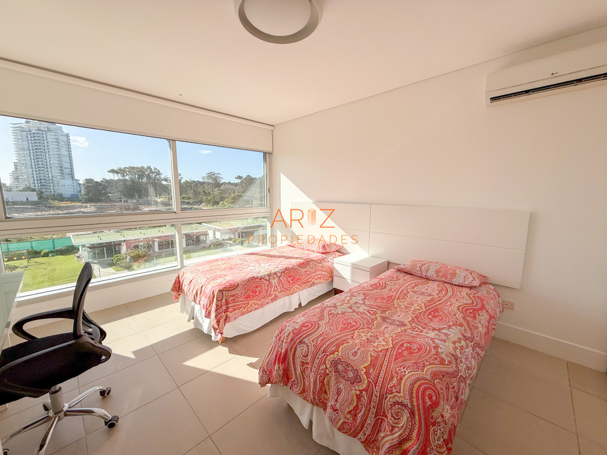 Apartamento ID.2458 - VENTA PRIMERA LINEA BRAVA 2 DORMITORIOS + DEPENDENCIA PUNTA DEL ESTE